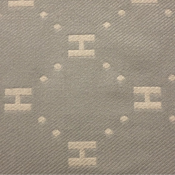 Hermès fringe scarf in light gray and white cashmere and silk - Picture 6 of 13